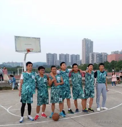 大一篮球比赛合照.jpg